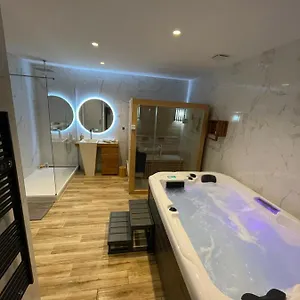 Couette-café Luxury, Vallon-Pont-dʼArc